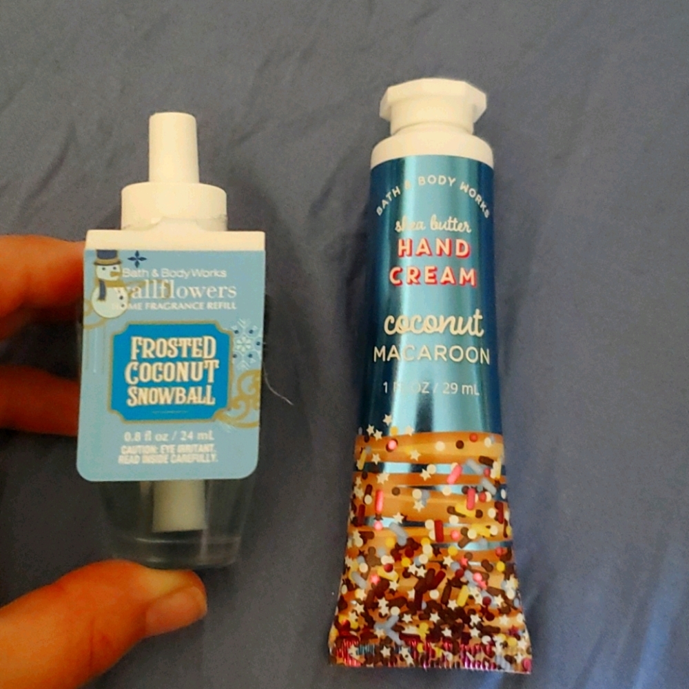 coconut snowball wallflower &coconut macaroon hand